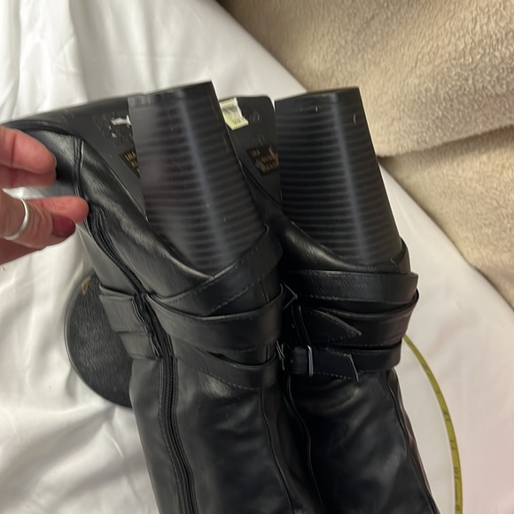 An above knee black 3 inch stacked heeled boot. - Picture 5 of 6